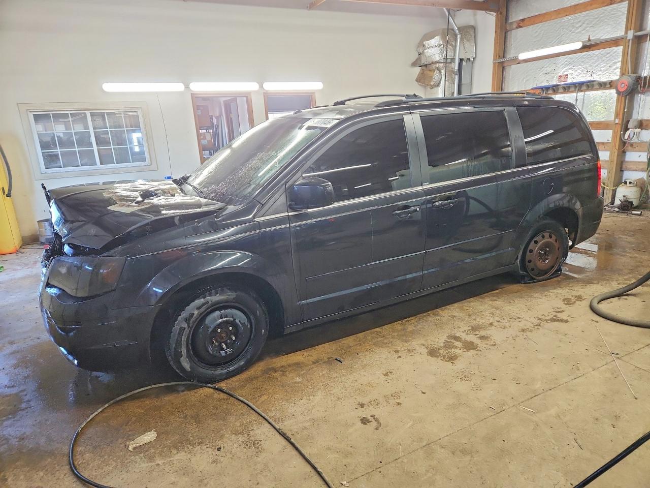 Salvage Chrysler Minivan Image