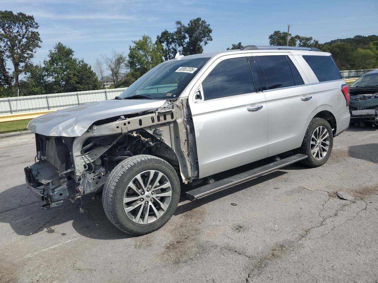Salvage Ford Expedition Image