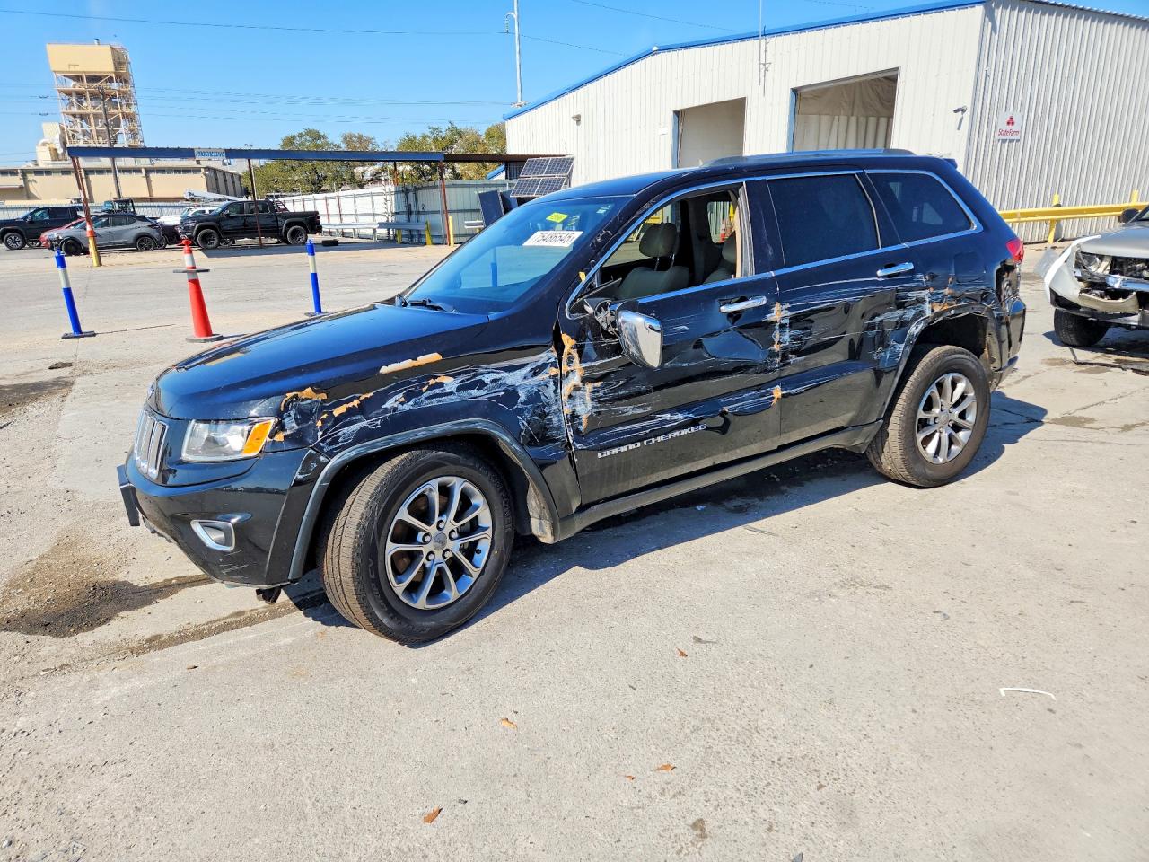 Salvage Jeep Cherokee Image