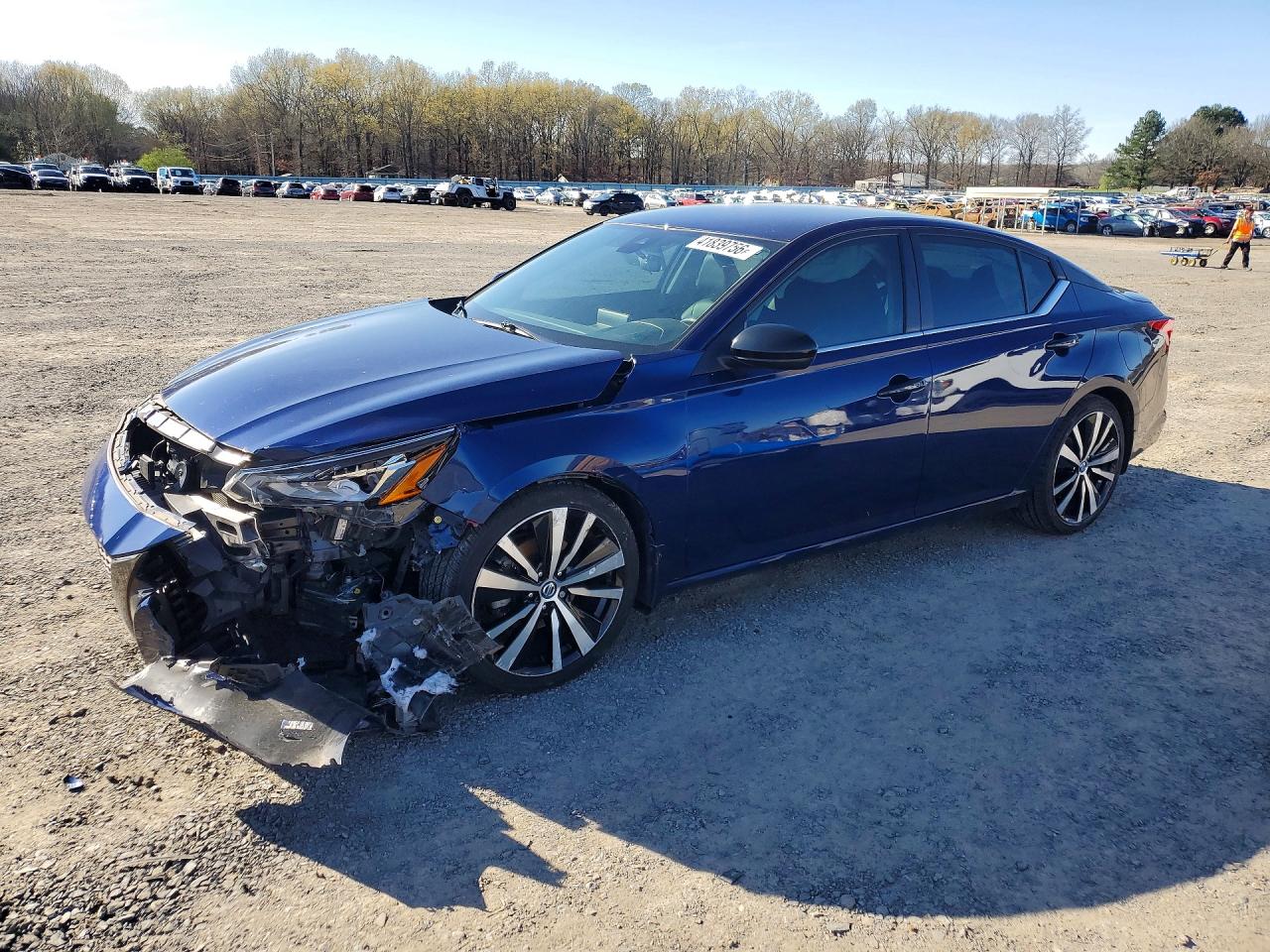 Salvage Nissan Altima Image