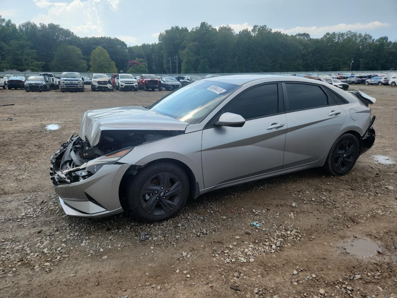 Salvage Hyundai ELANTRA Image