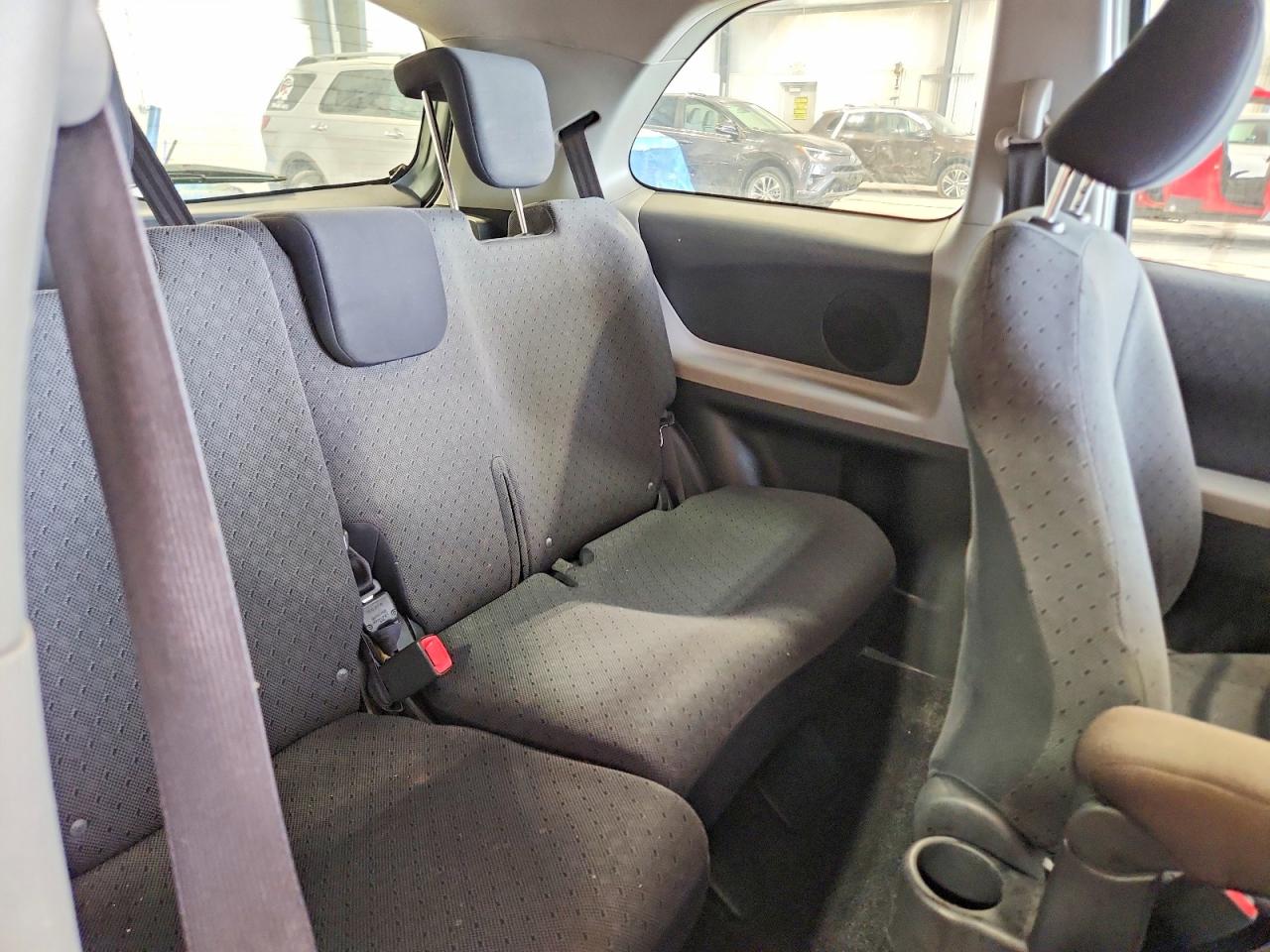Toyota Yaris Base