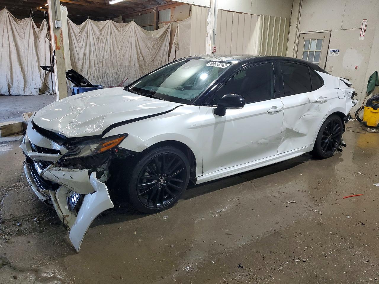 Salvage Toyota Camry Image