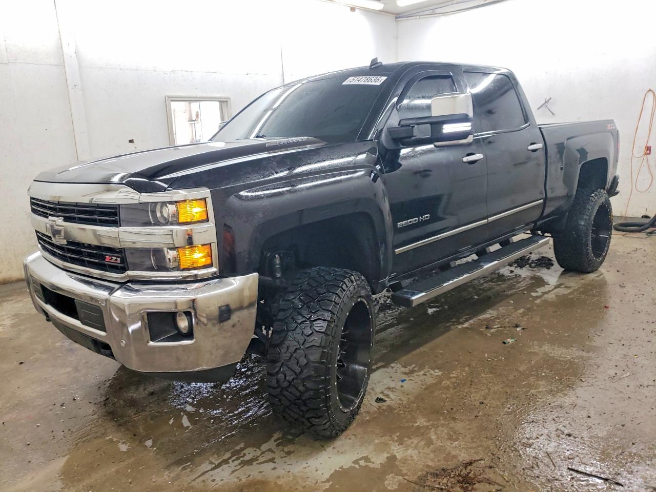 Salvage Chevrolet Silverado Image