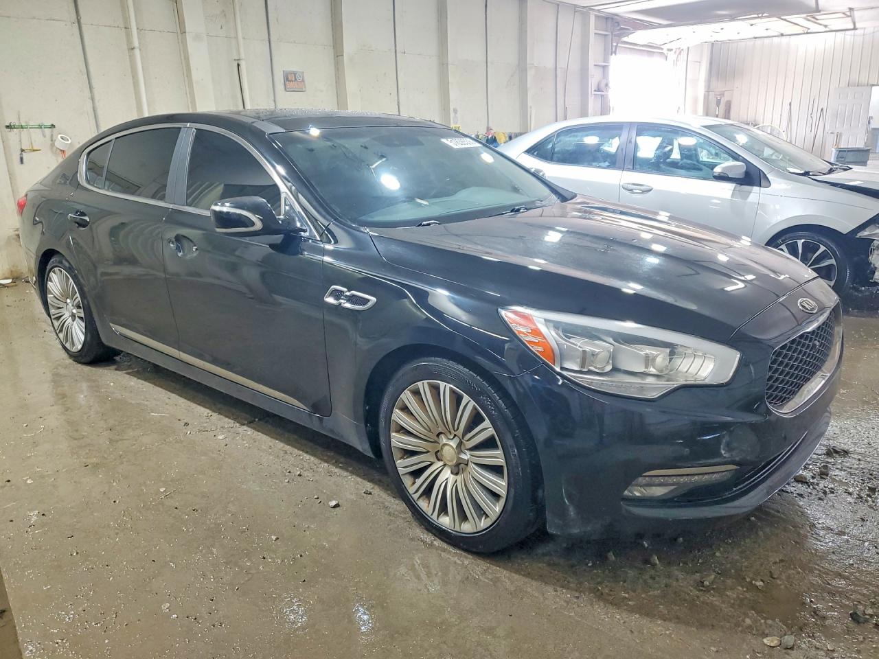 Kia K900 Premium