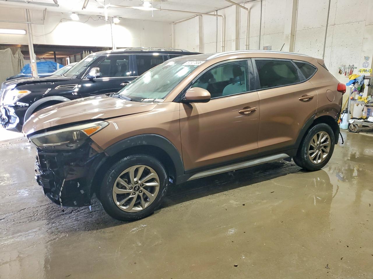 Salvage Hyundai TUCSON Image
