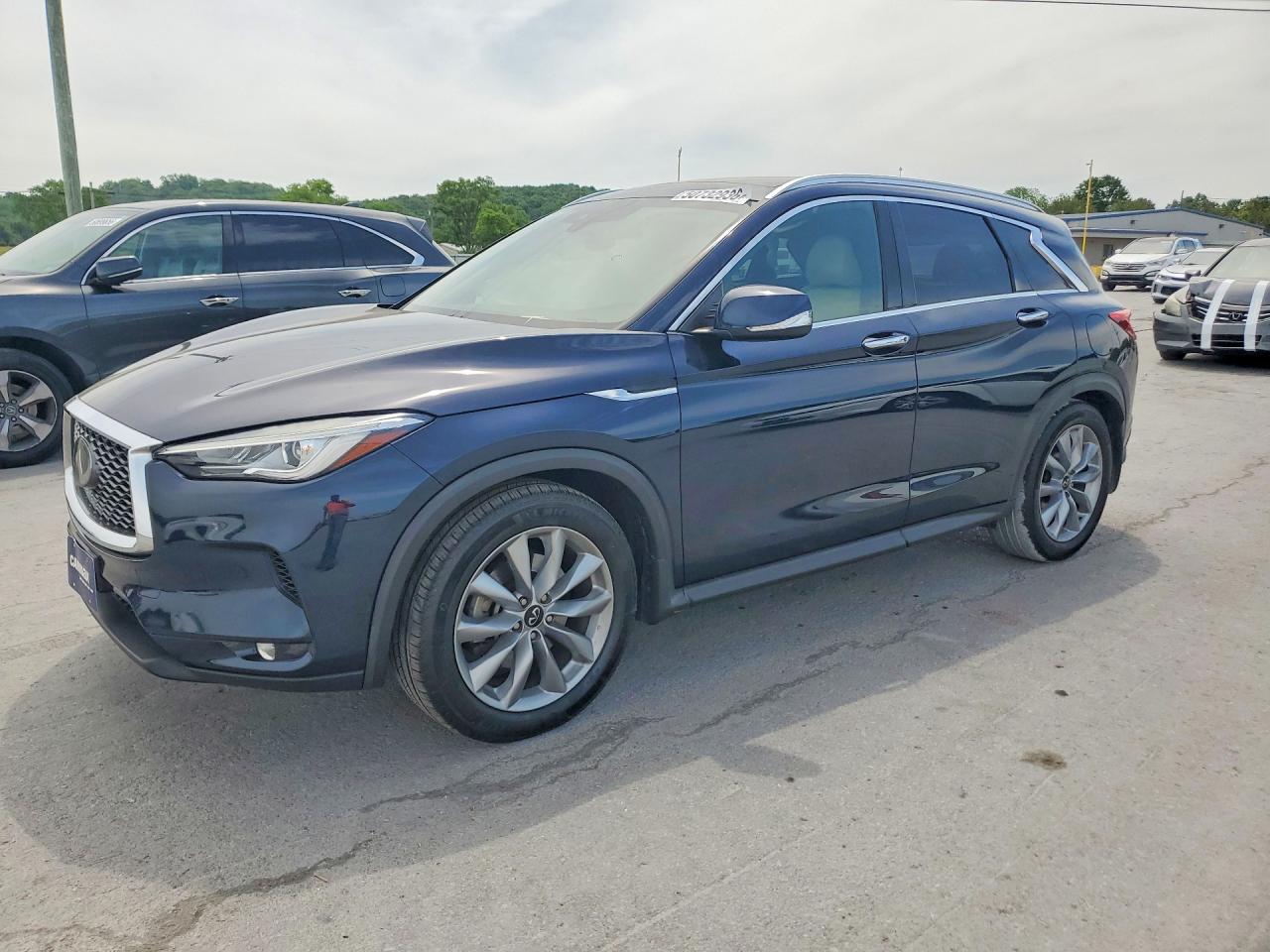 Salvage INFINITI Qx Image