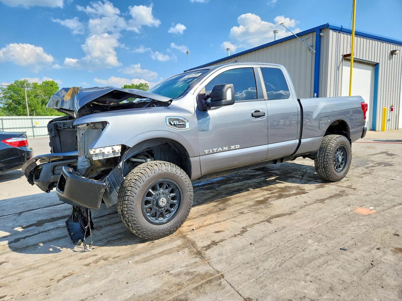 Salvage Nissan Titan Image