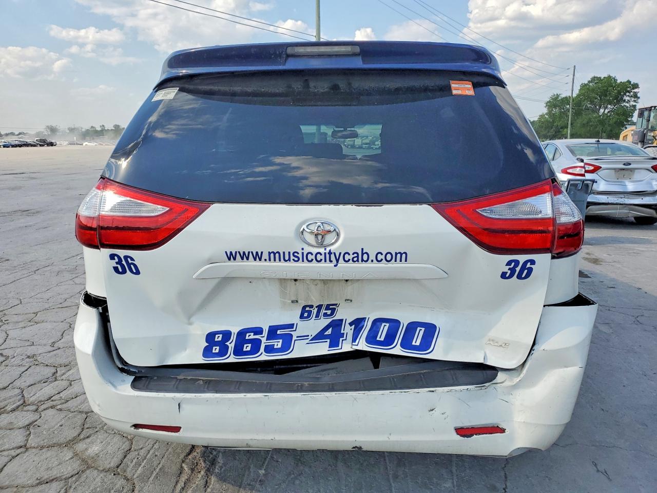 Toyota Sienna Xle 8-passenger