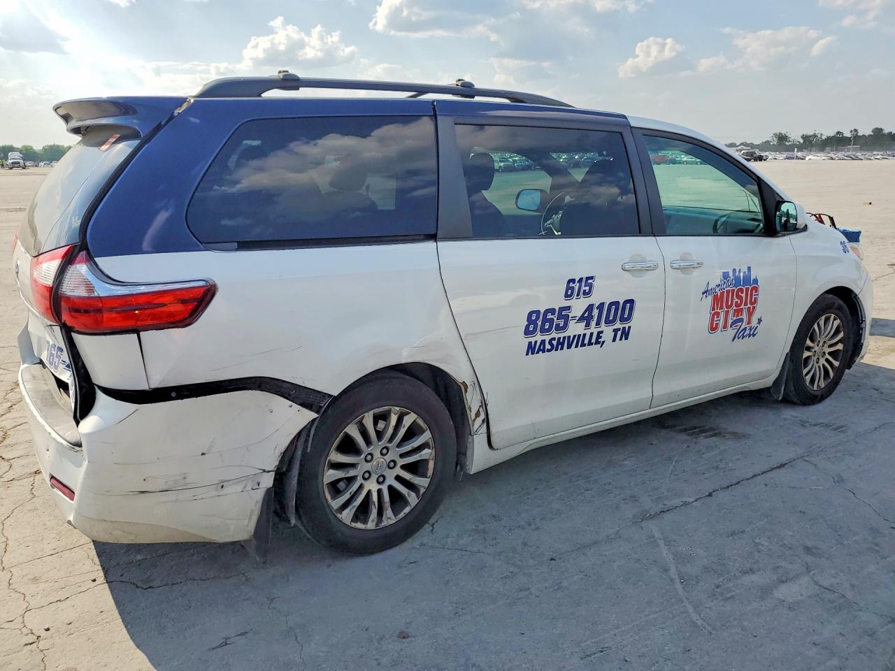 Toyota Sienna Xle 8-passenger