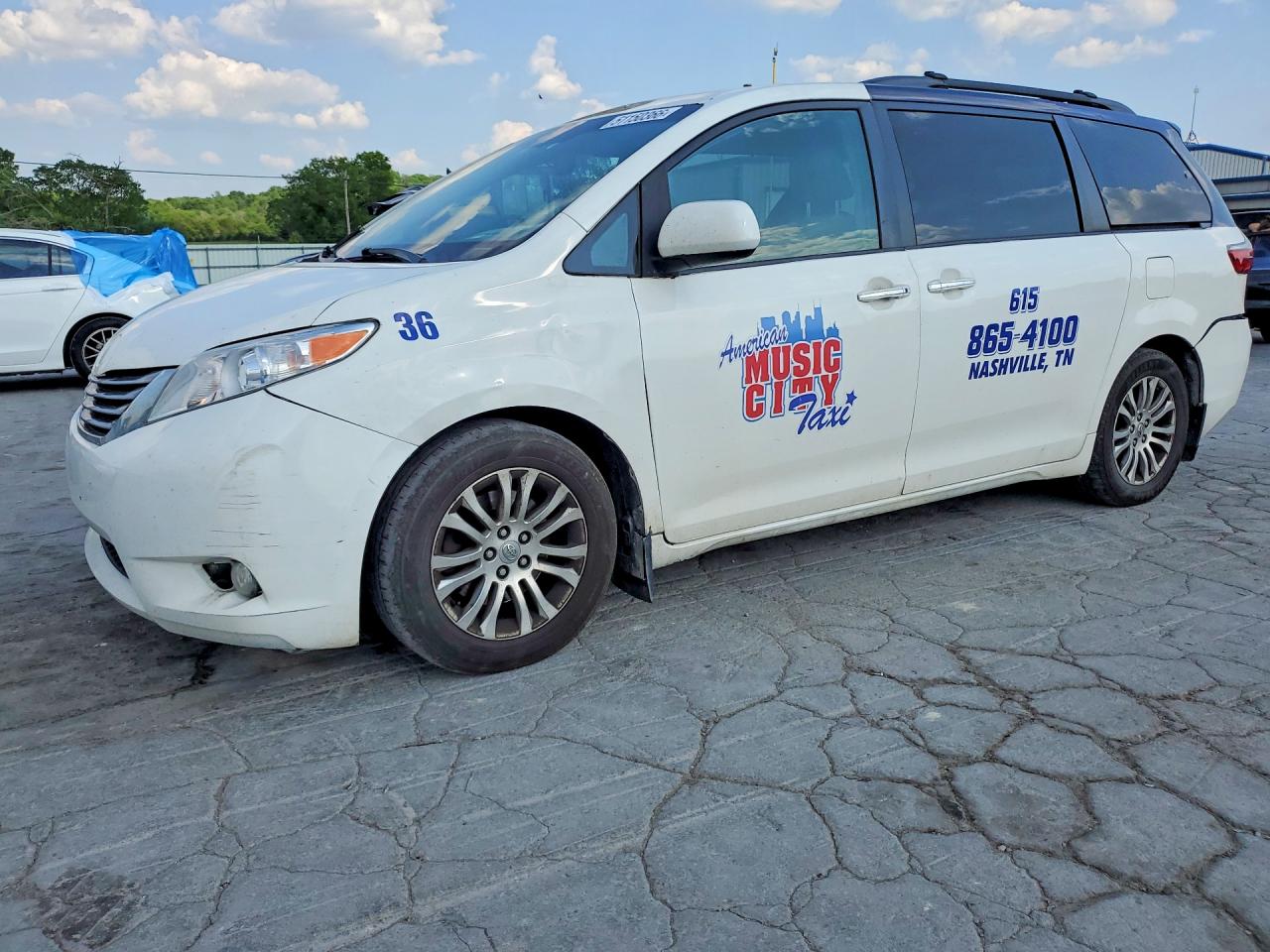 Salvage Toyota Sienna Image