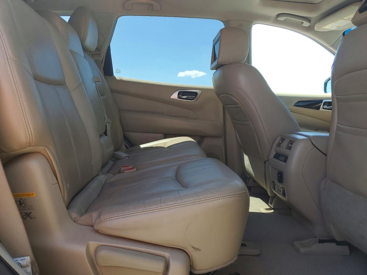 Nissan Pathfinder S