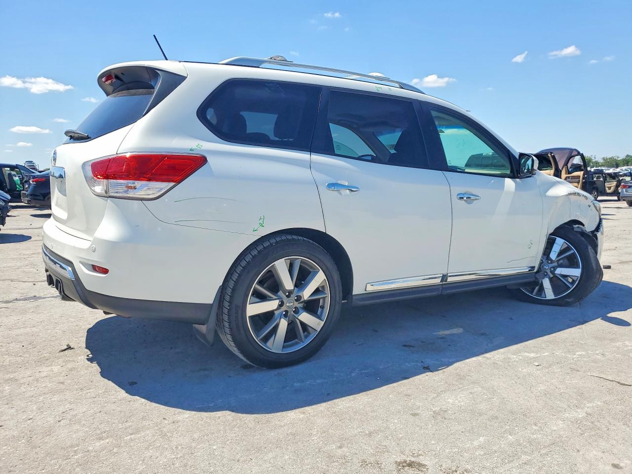 Nissan Pathfinder S