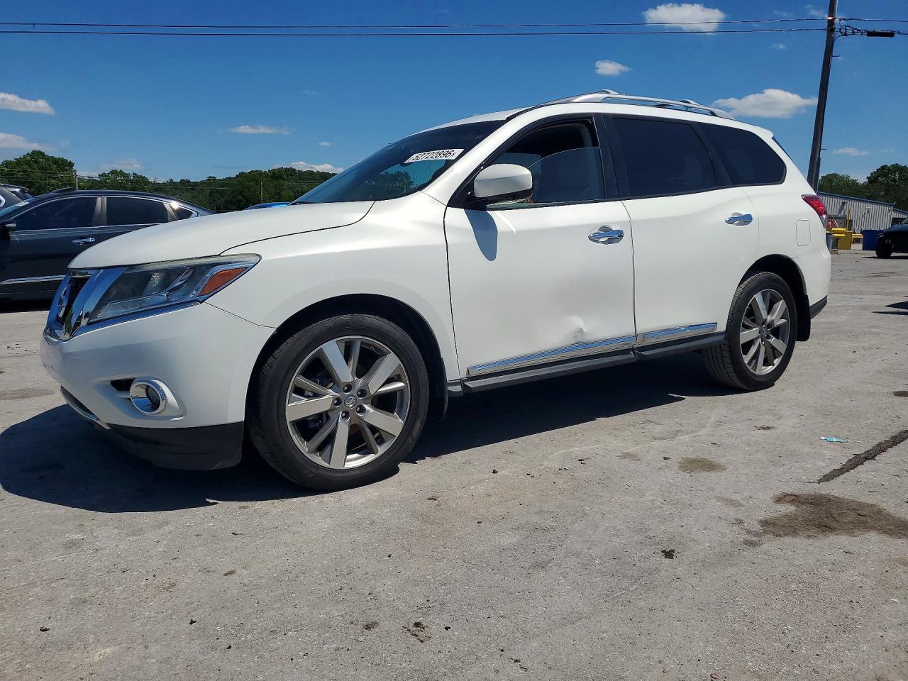 Salvage Nissan Pathfinder Image