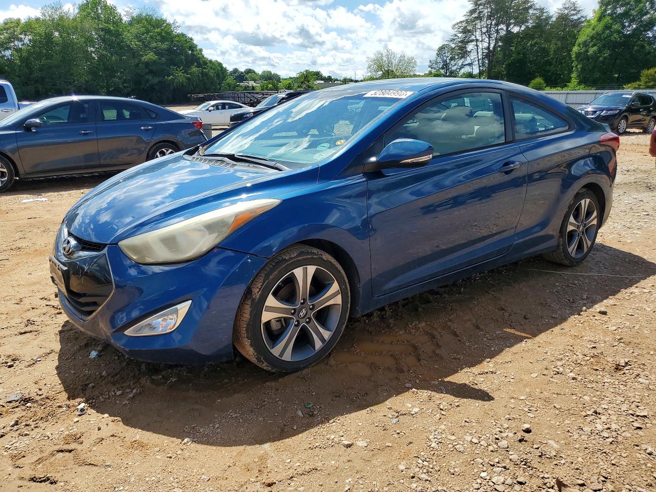 Salvage Hyundai ELANTRA Image