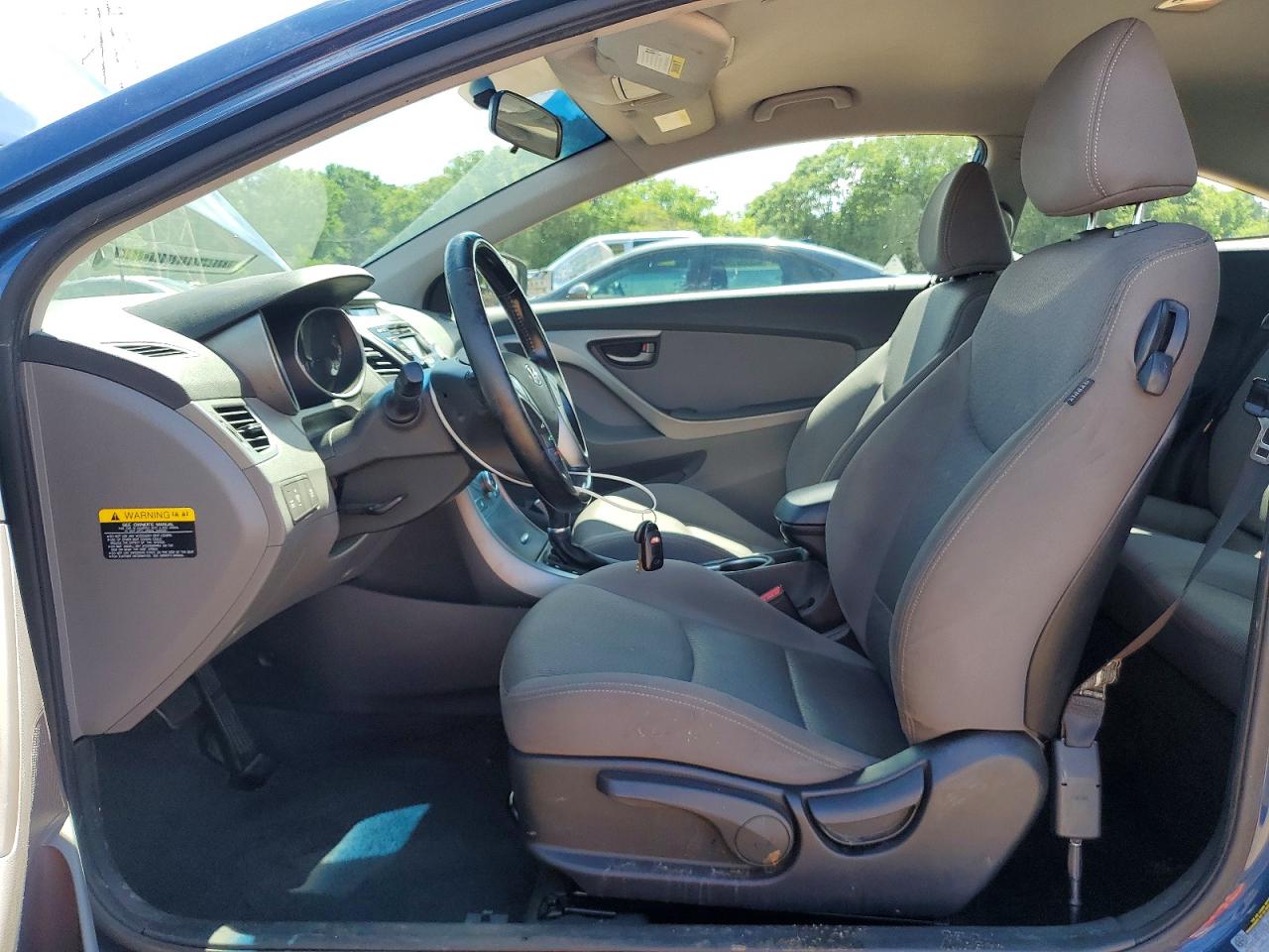Hyundai ELANTRA Base
