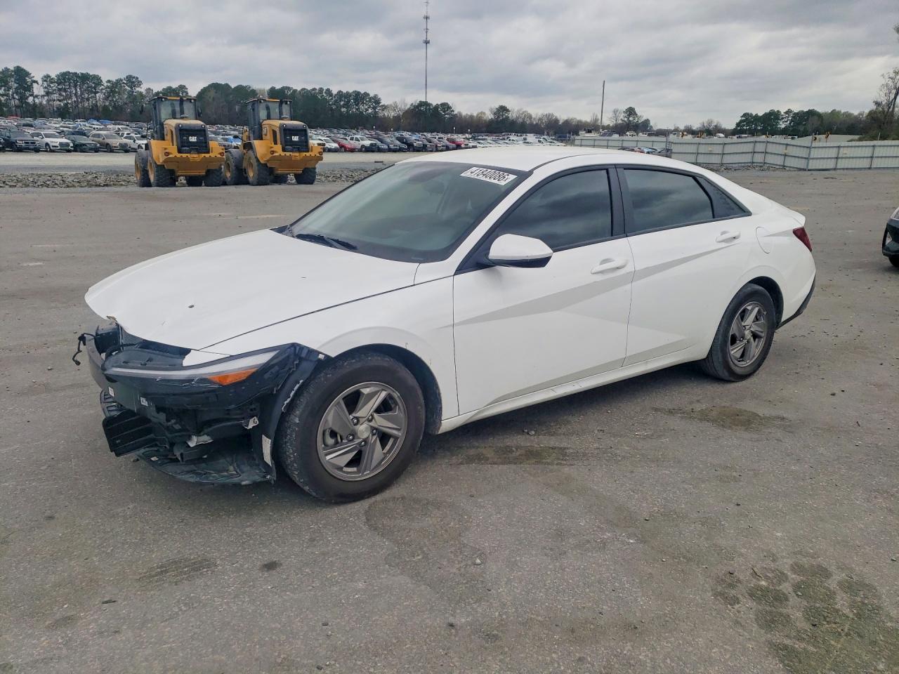 Salvage Hyundai ELANTRA Image
