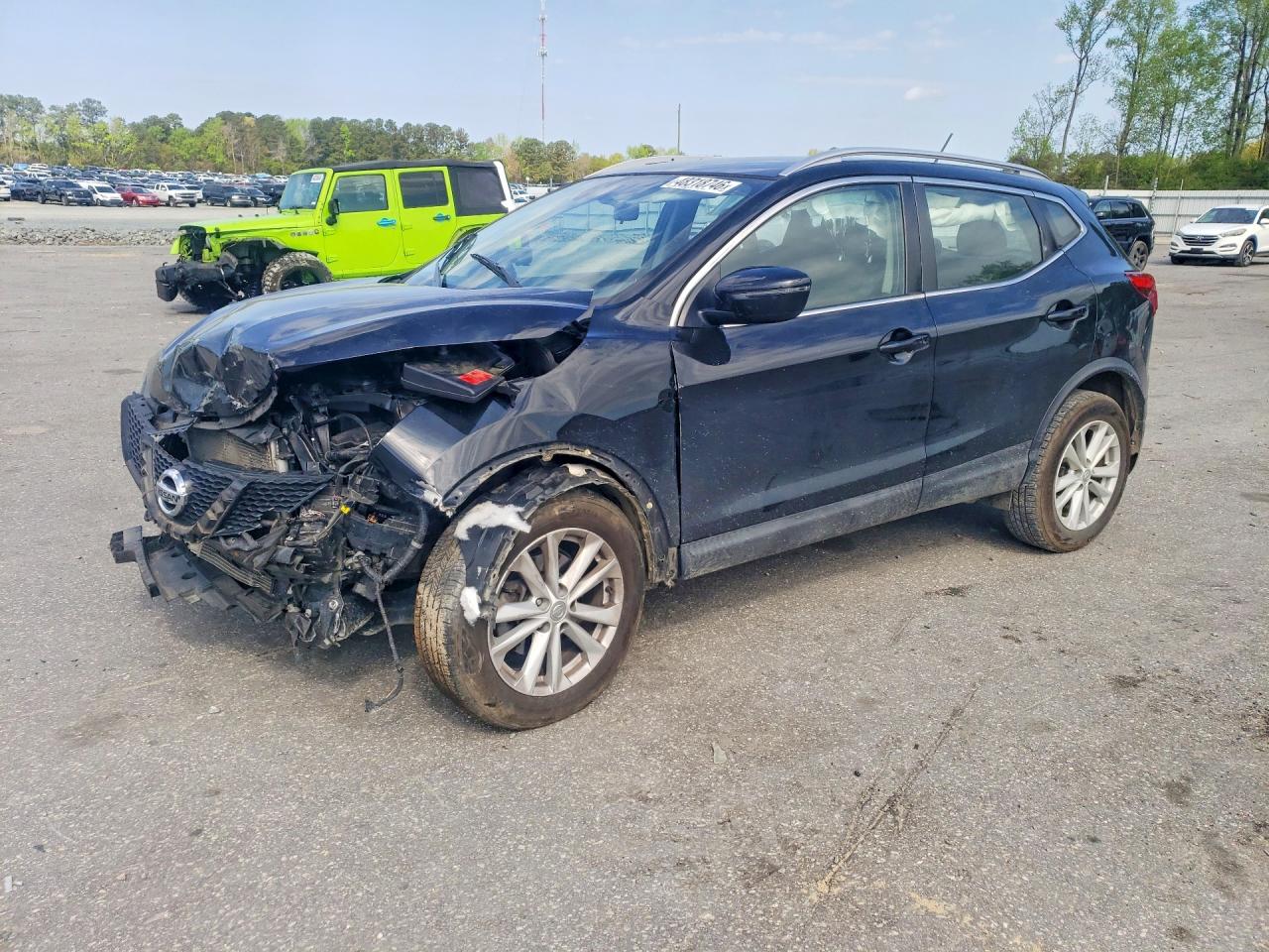 Salvage Nissan Rogue Image