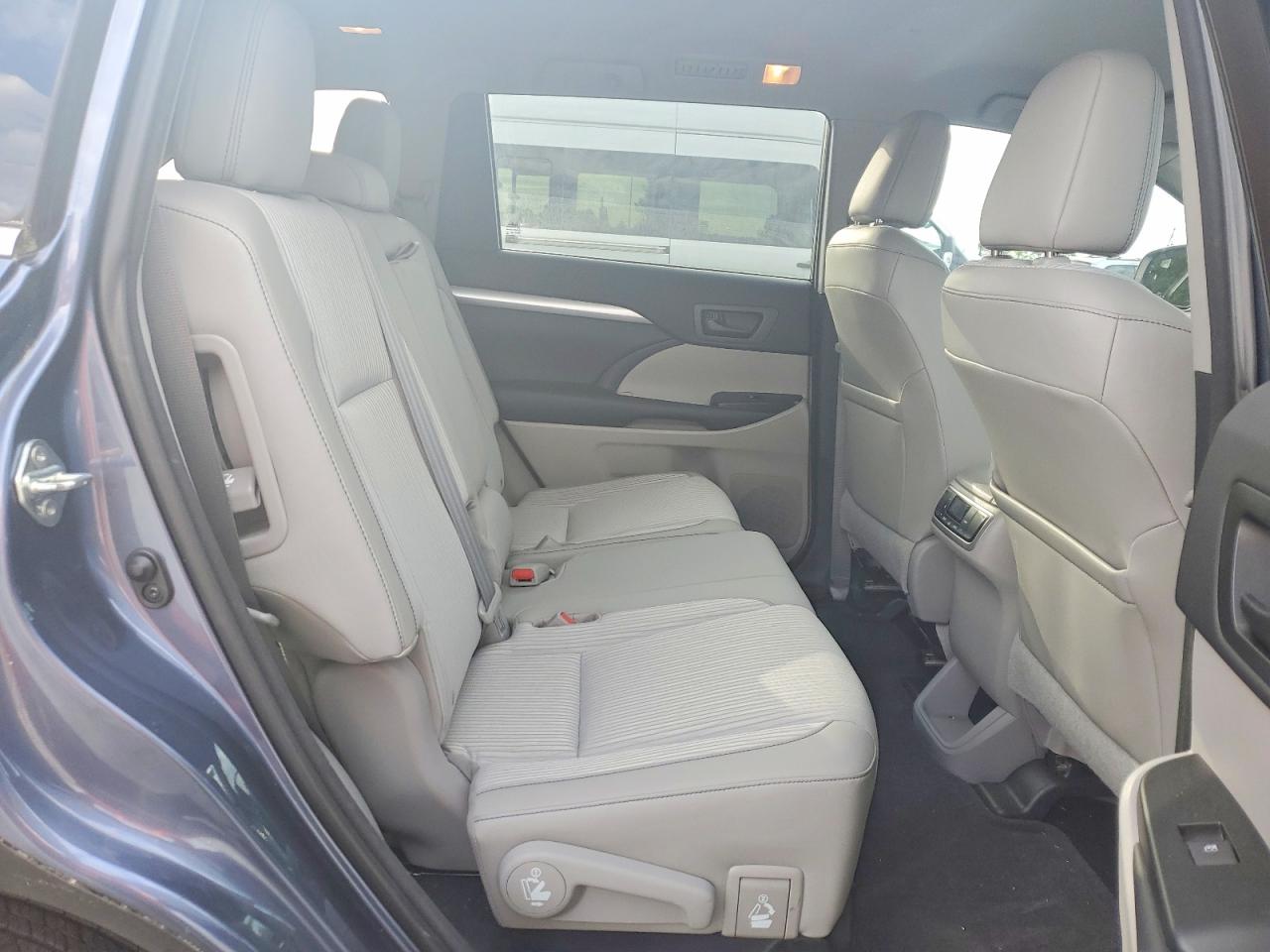 Toyota Highlander Le Plus