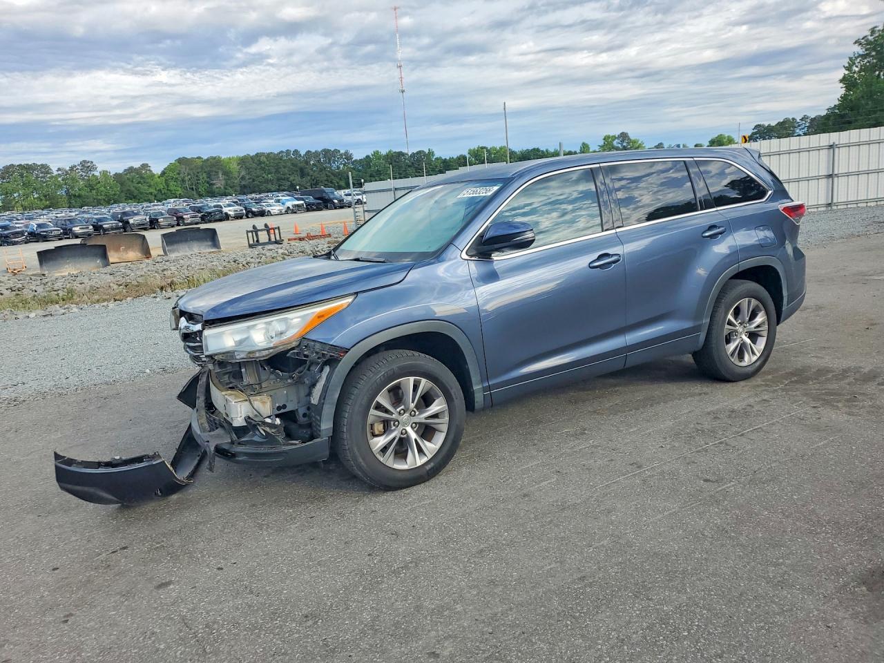 Salvage Toyota Highlander Image