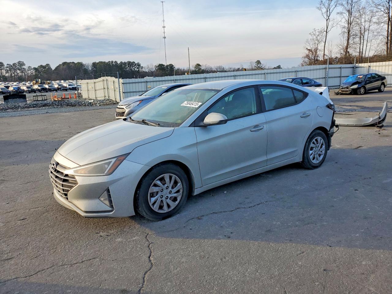 Salvage Hyundai ELANTRA Image