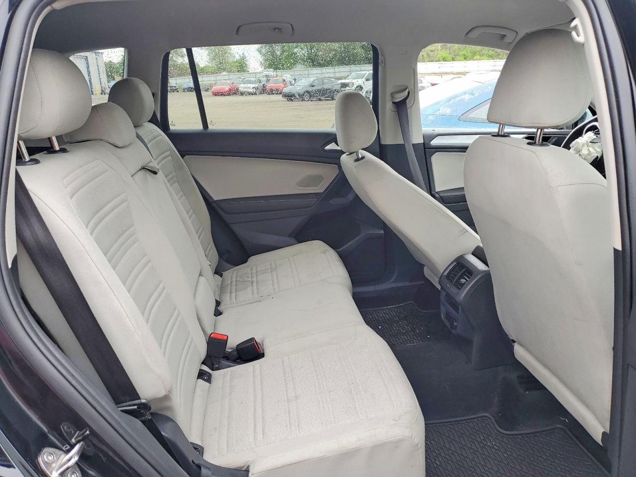 Volkswagen Tiguan S