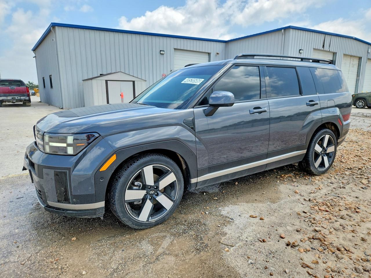 Salvage Hyundai SANTA FE Image