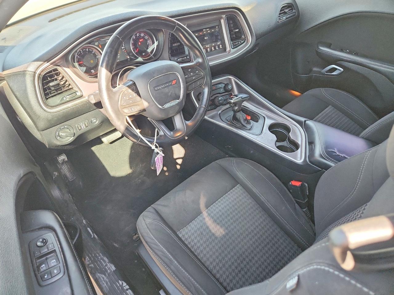 Dodge Challenger Sxt
