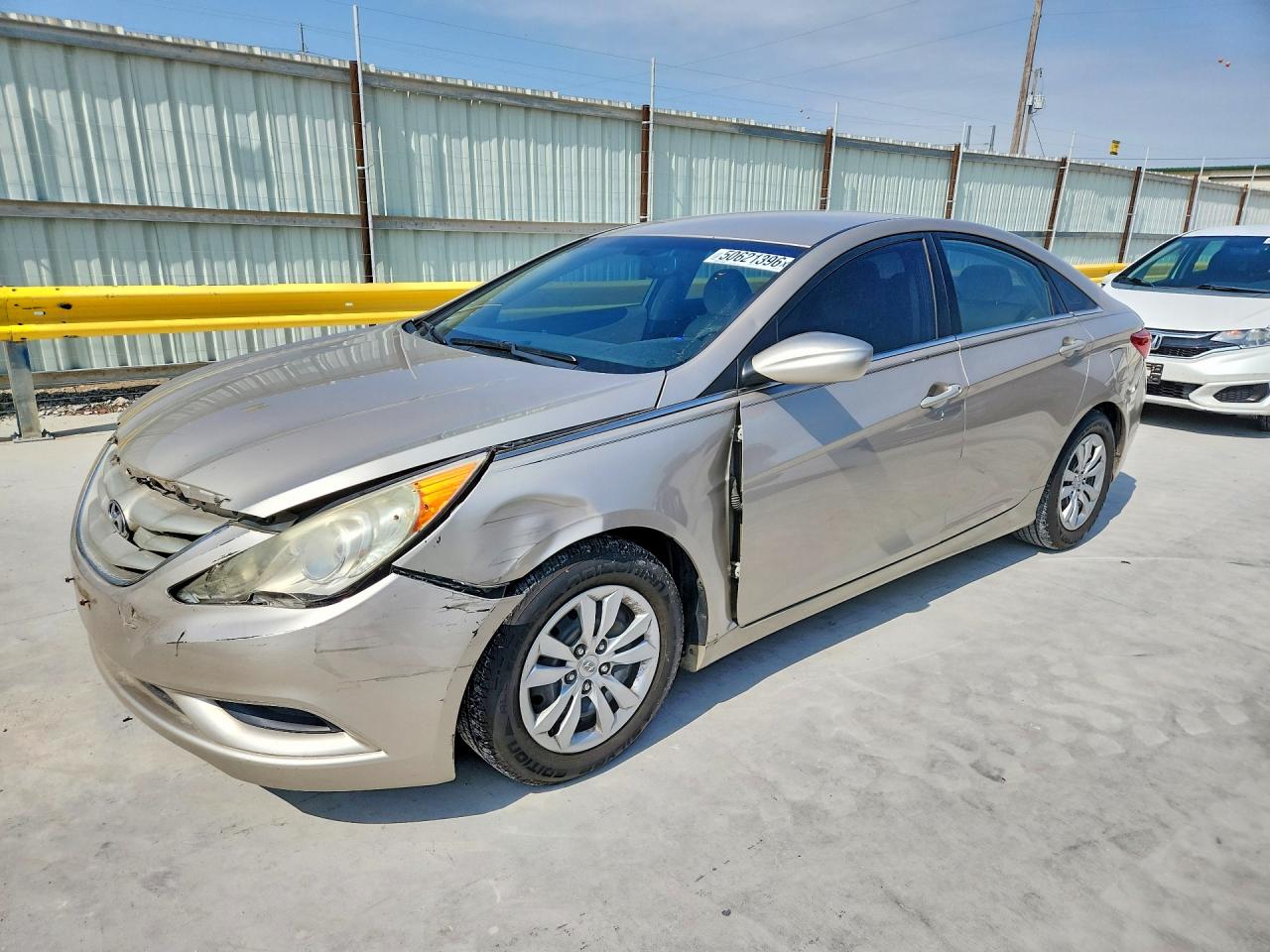 Salvage Hyundai SONATA Image