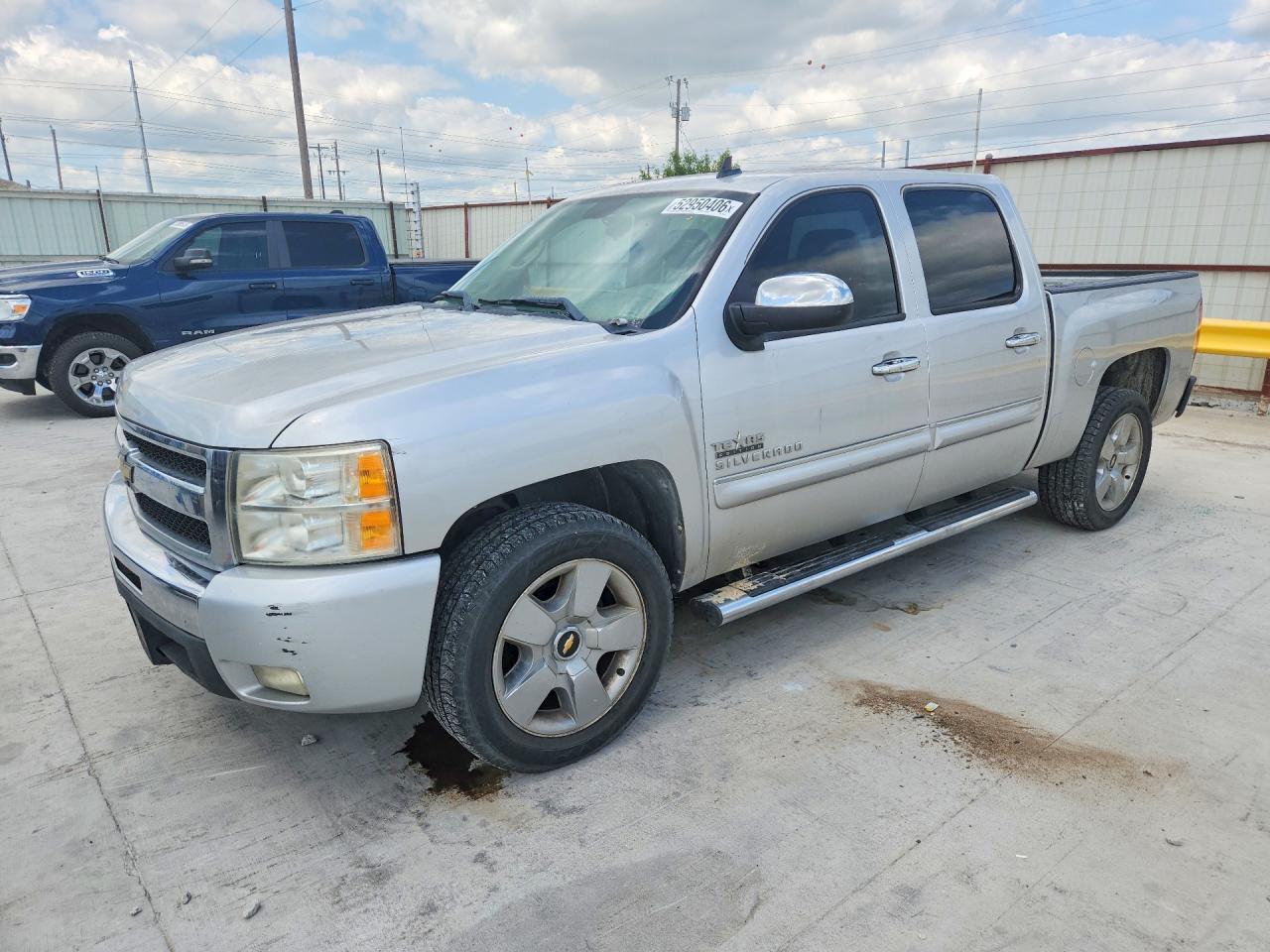 Salvage Chevrolet Silverado Image