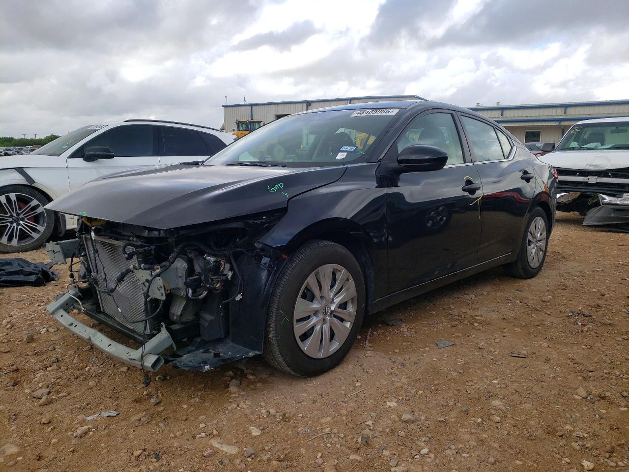 Salvage Nissan Sentra Image
