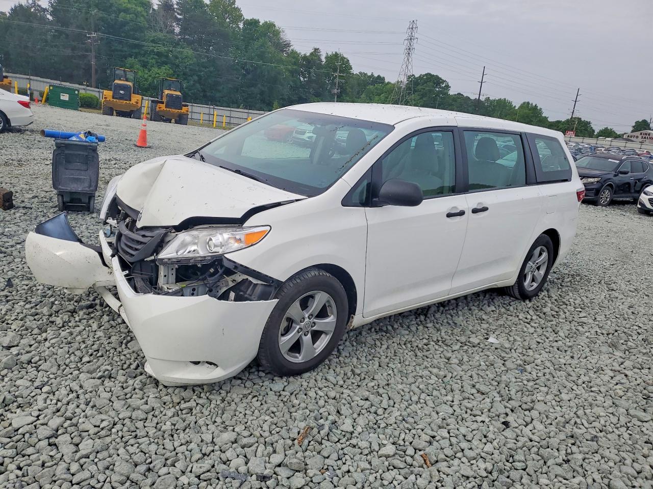 Salvage Toyota Sienna Image