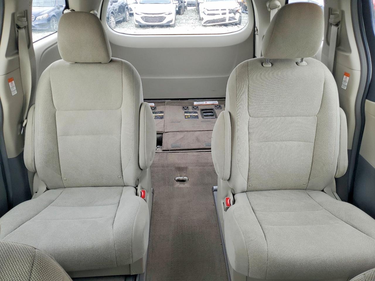 Toyota Sienna L 7-passenger