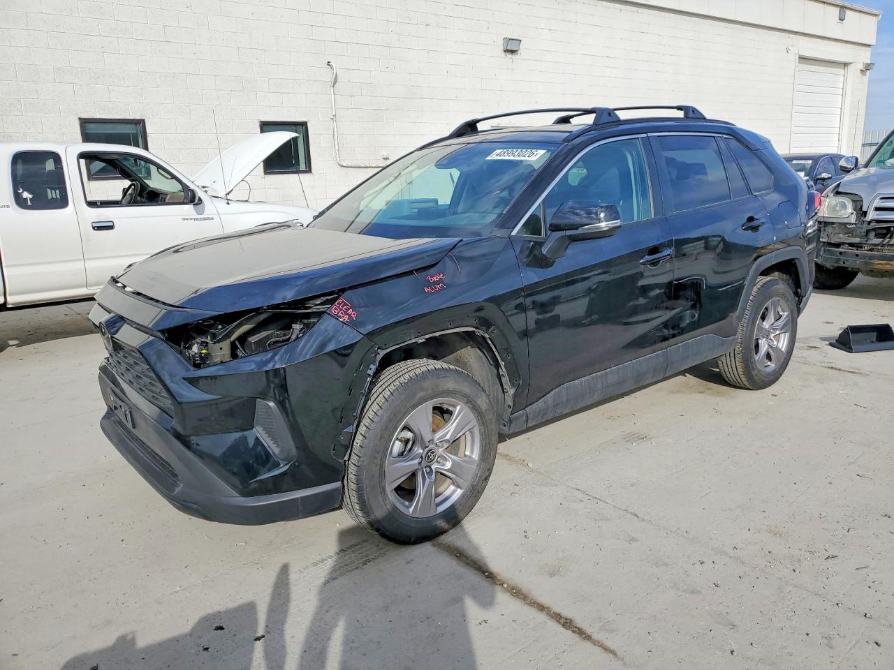 Salvage Toyota RAV4 Image