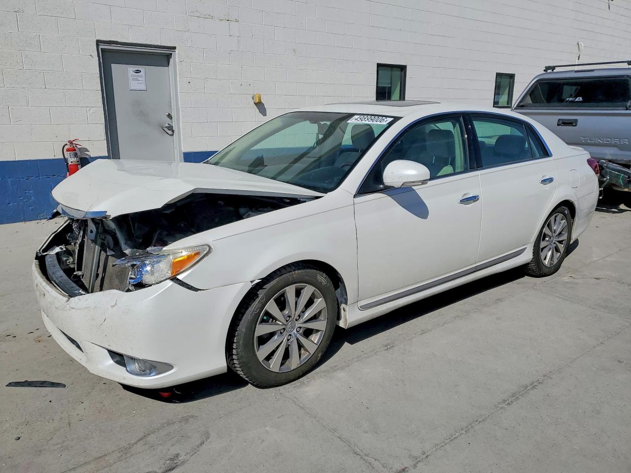 Salvage Toyota Avalon Image