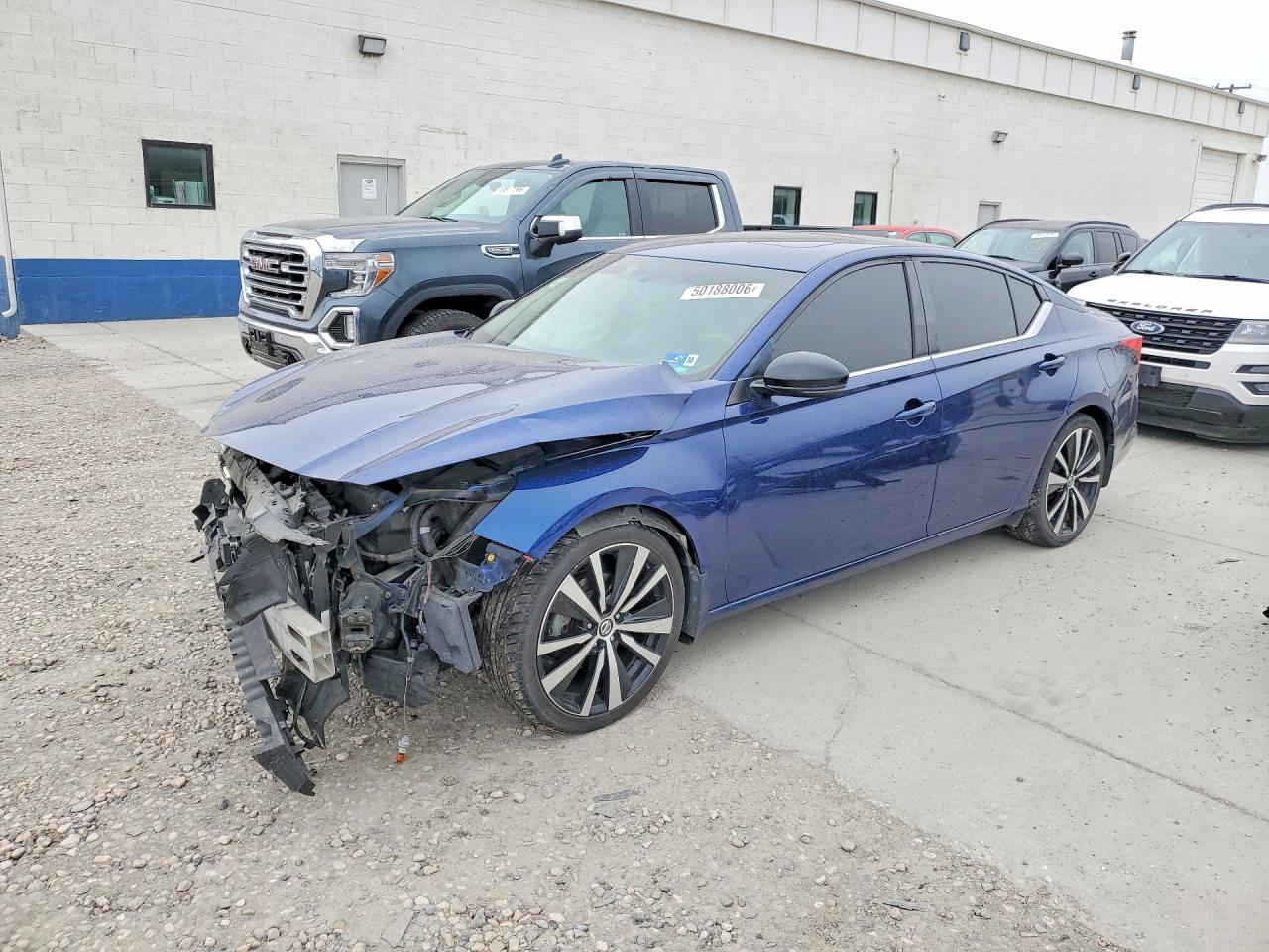 Salvage Nissan Altima Image