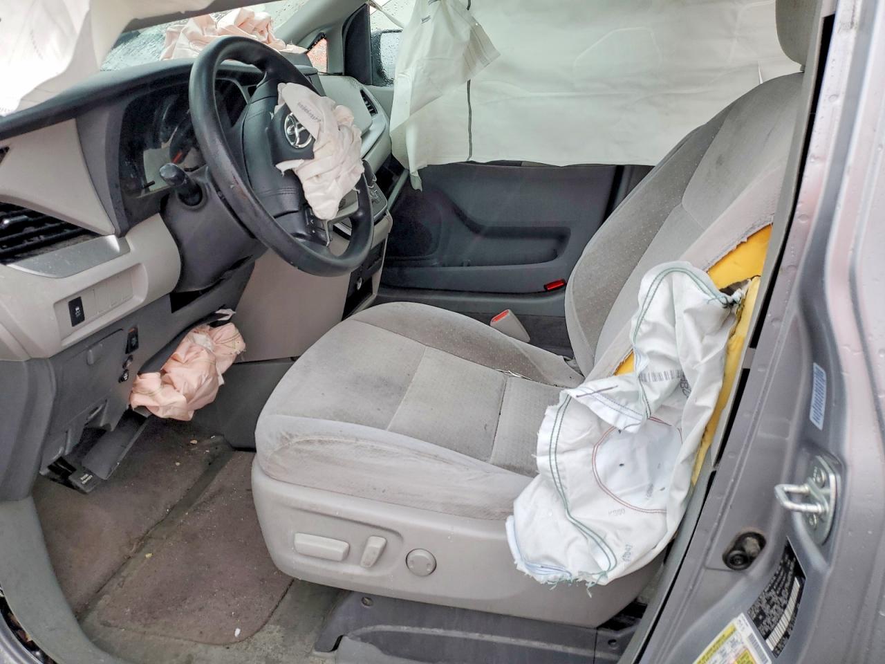 Toyota Sienna Le