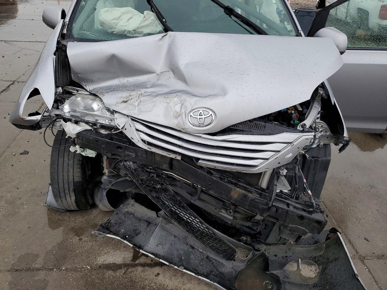 Toyota Sienna Le