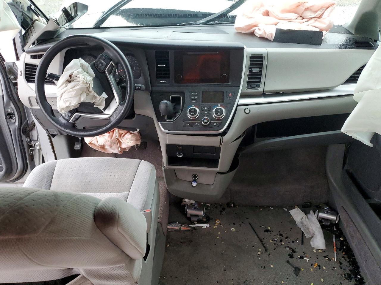 Toyota Sienna Le