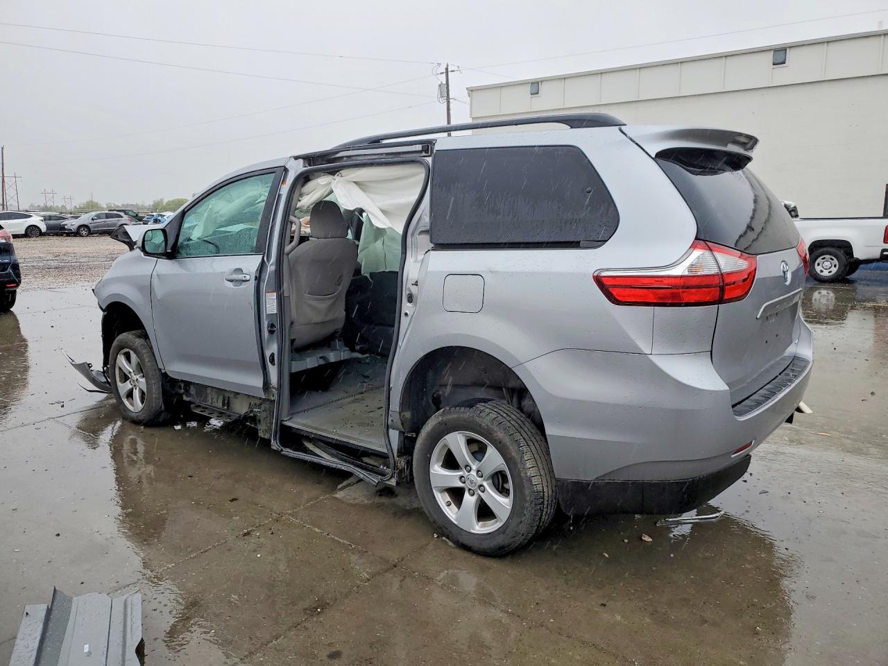 Toyota Sienna Le