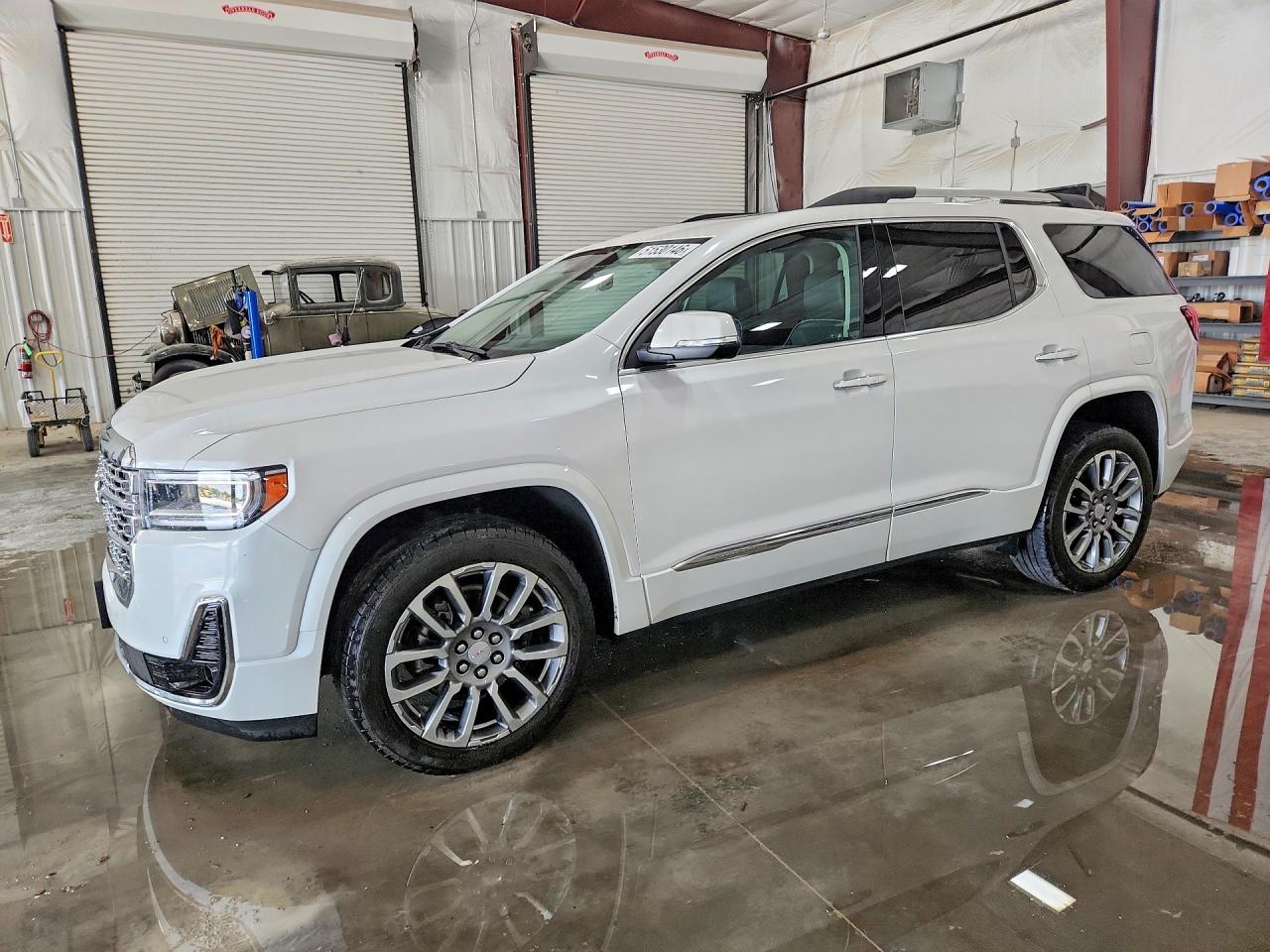 Salvage GMC Acadia Image