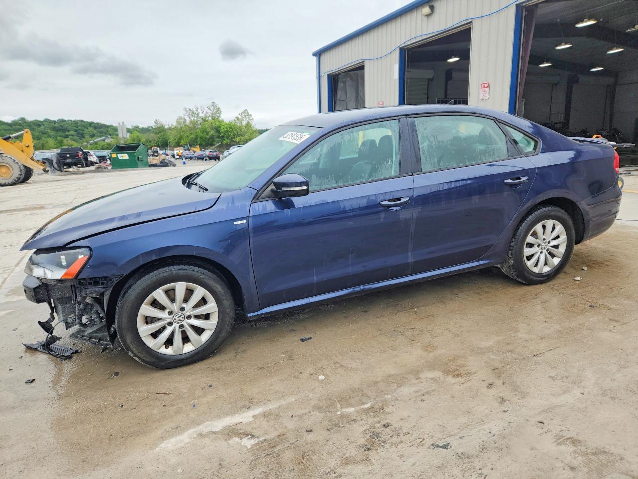 Salvage Volkswagen Passat Image