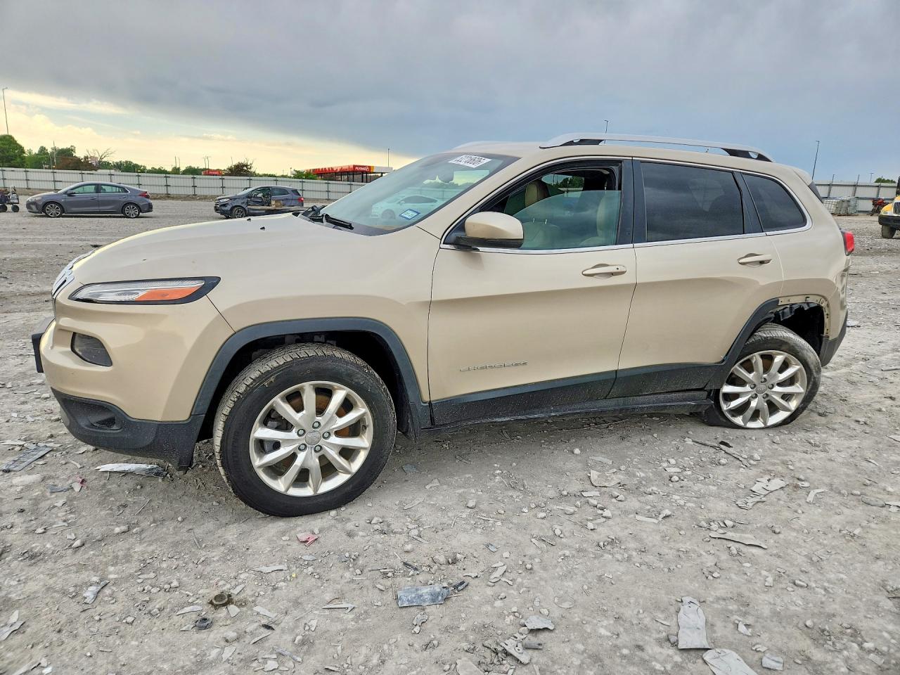 Salvage Jeep Cherokee Image