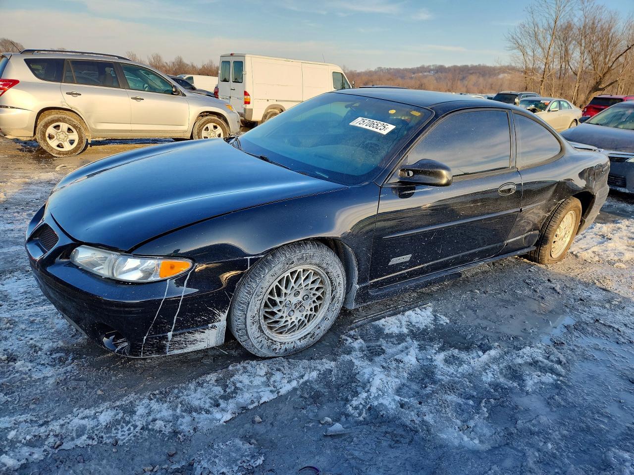 Salvage Pontiac Grandprix Image