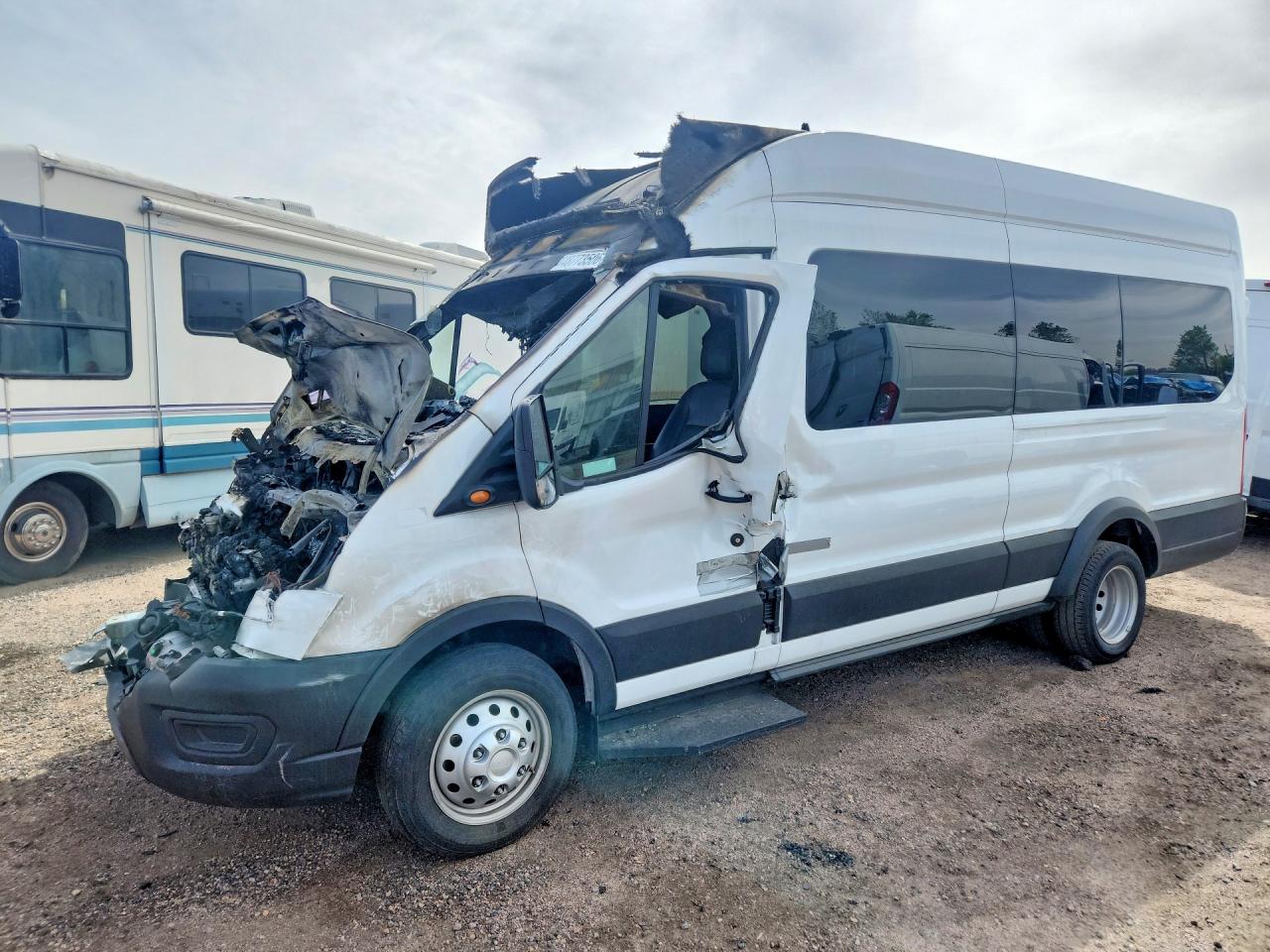 Salvage Ford Transit Image