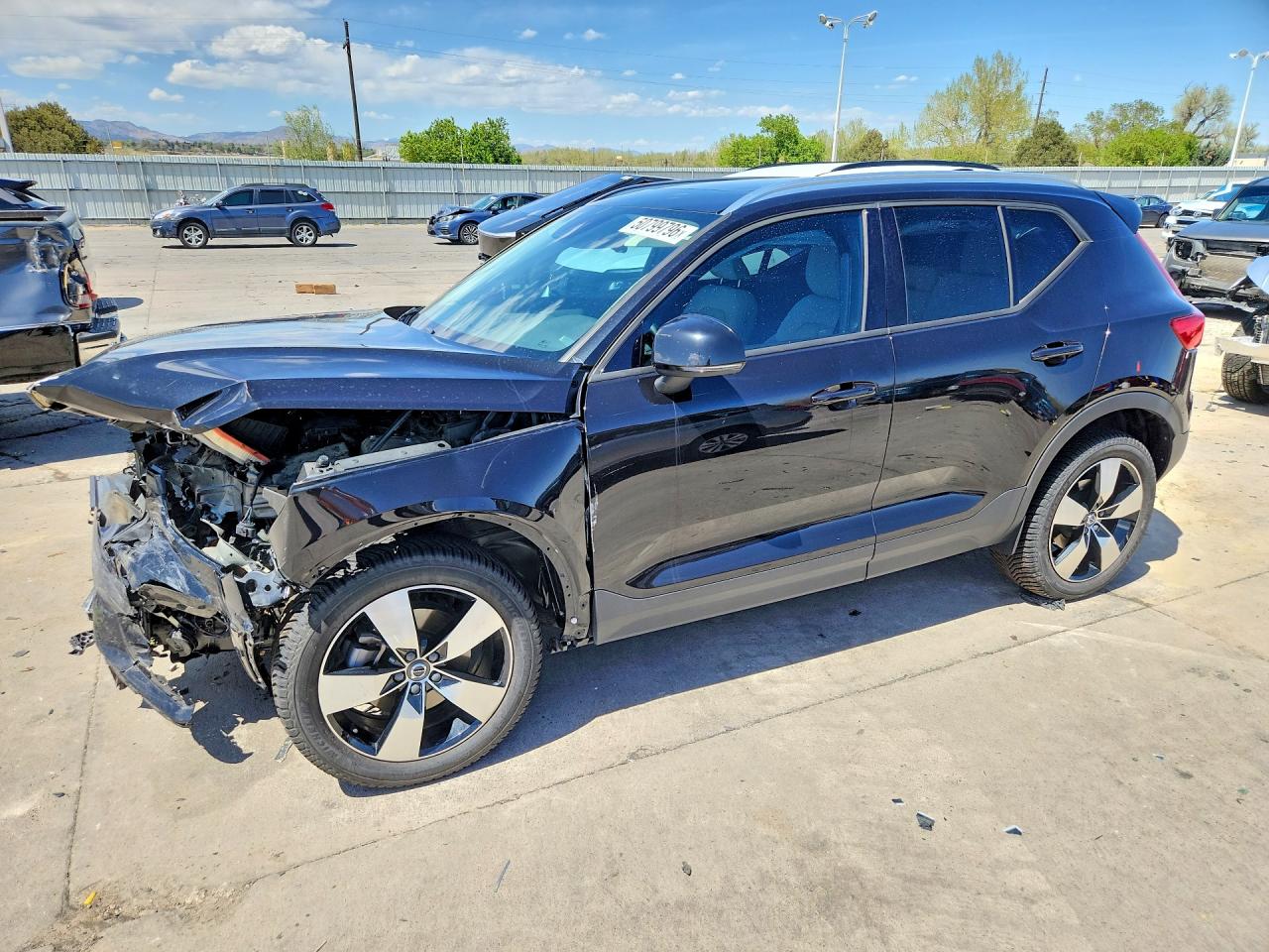 Salvage Volvo XC40 Image