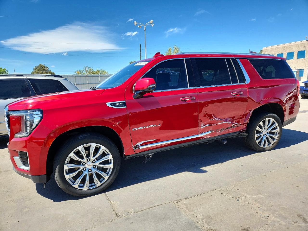 Salvage GMC Yukon Image