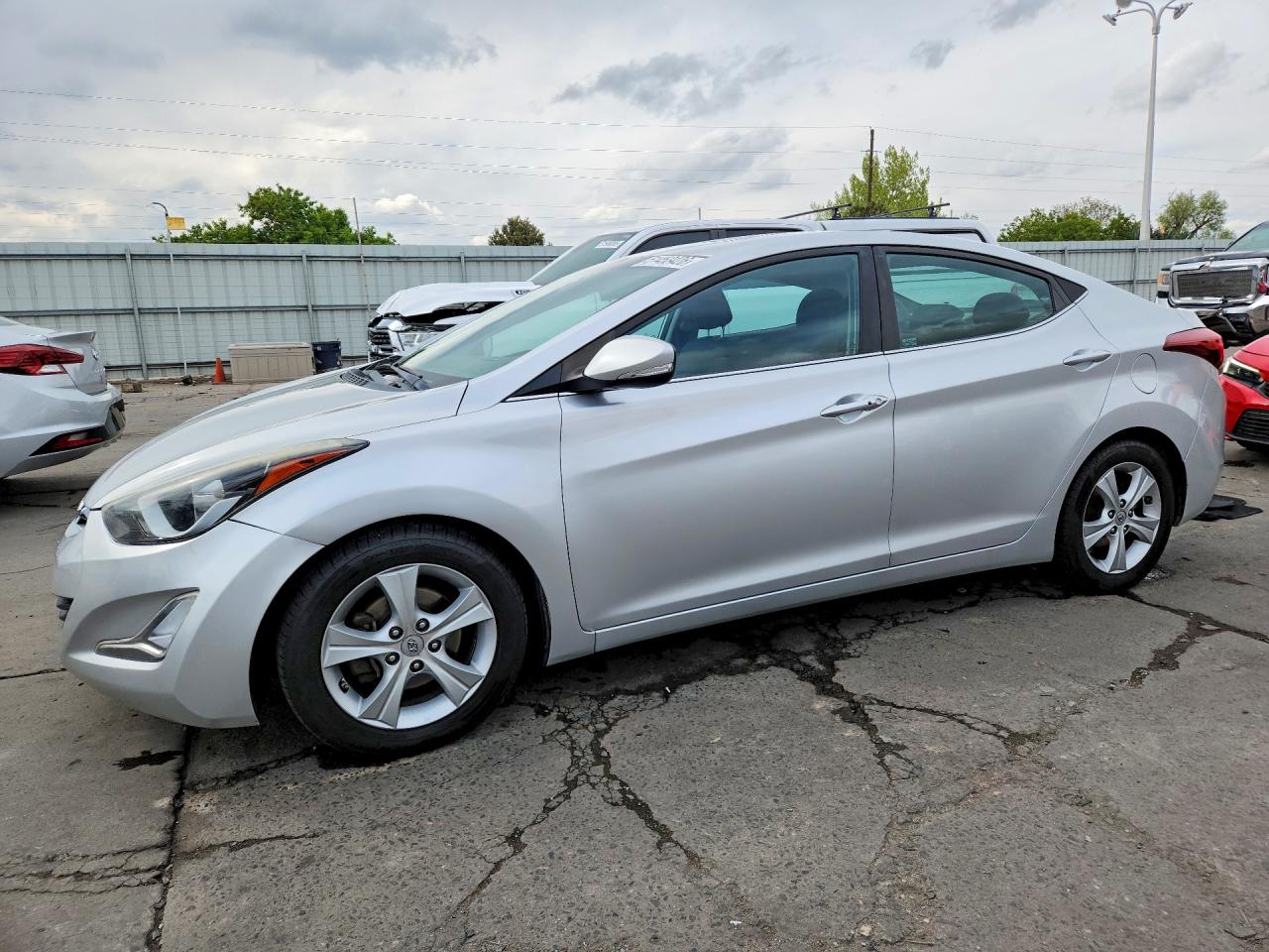 Salvage Hyundai ELANTRA Image