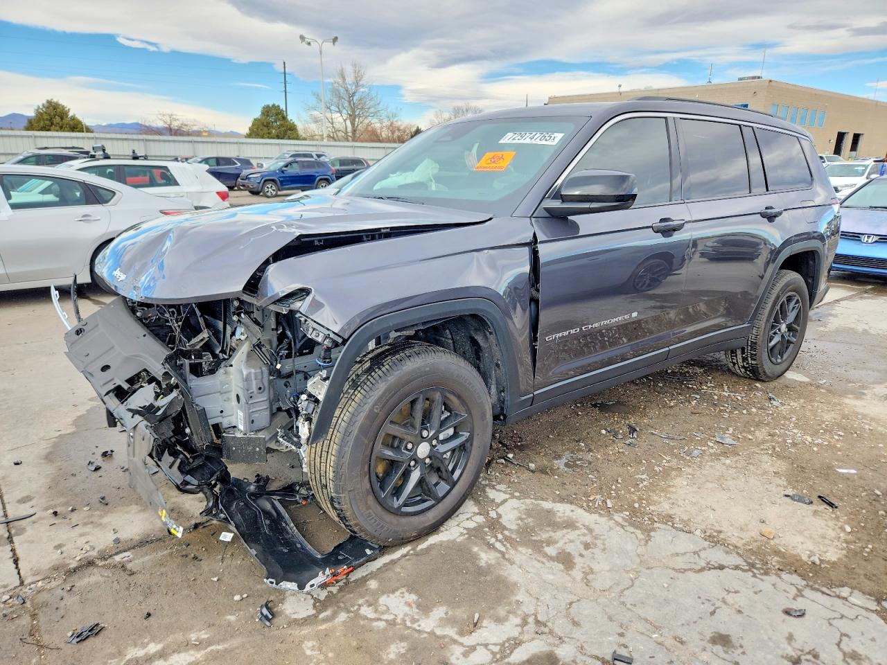 Salvage Jeep Cherokee Image