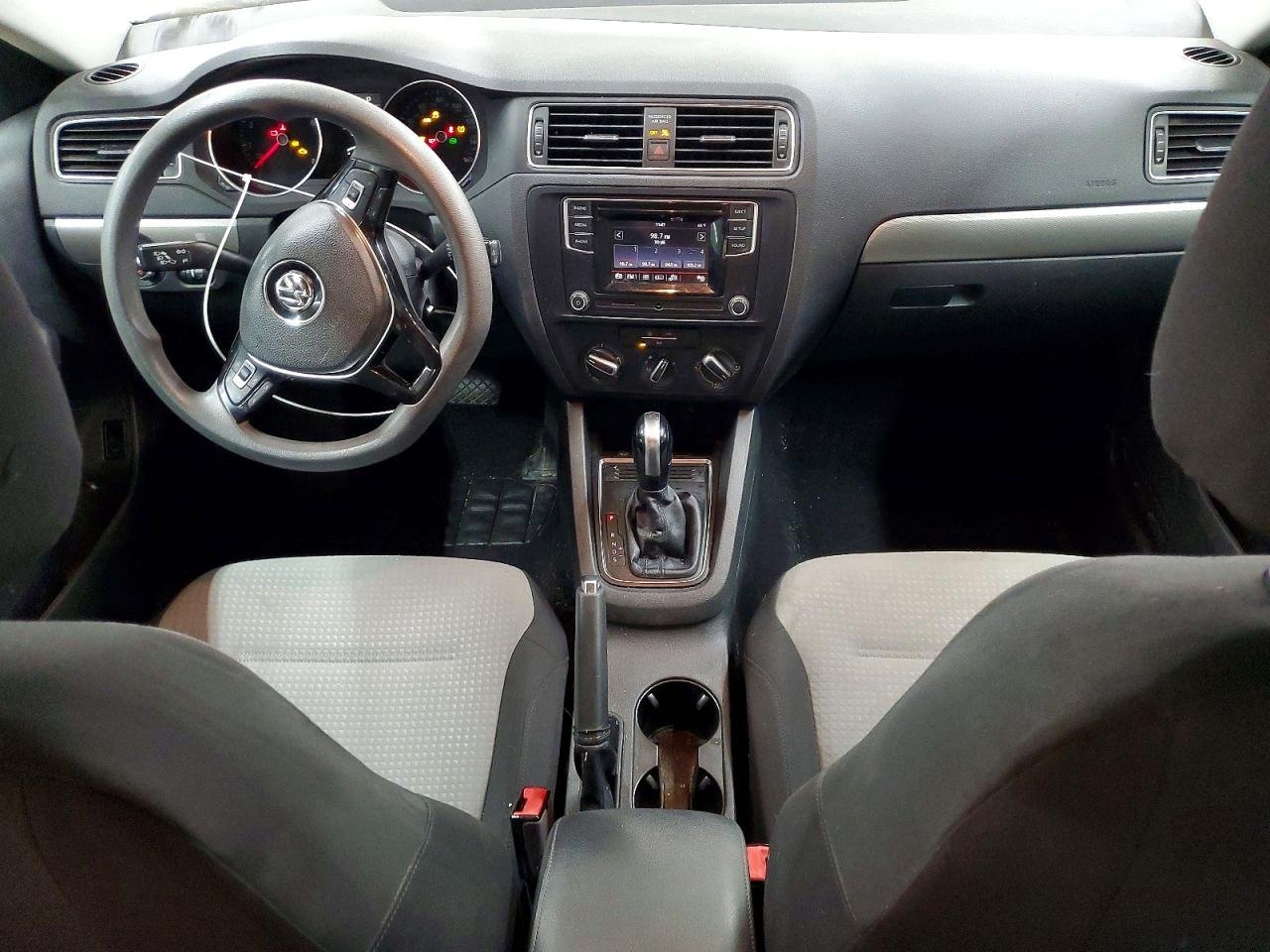 Volkswagen Jetta S